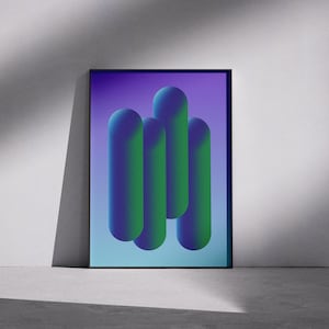 Könnte beinhalten: Ein gerahmter Kunstdruck mit einem blauen und violetten Farbverlauf im Hintergrund. Vier vertikale, abgerundete rechteckige Formen in Grün und Blau sind im Zentrum des Drucks. Das Kunstwerk lehnt an einer weißen Wand.