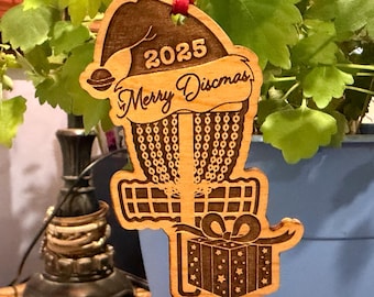 Disc golf Christmas ornament, laser etched wood frisbee golf gift, great for disc golf lovers!