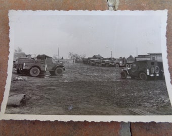 "Vintage Photo Foto ""Armee Examiner"" WWII jeeps Militärfahrzeug original LKW original 1940."