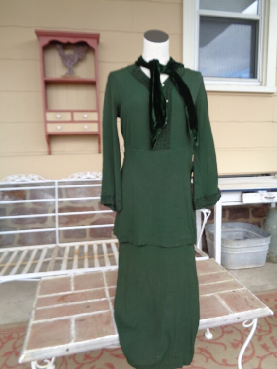 Vintage original women's dress 1920's green velve… - image 1