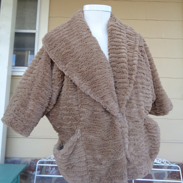 Vintage women's faux fur wrap jacket winter Damselle New York  beige accessories