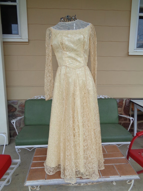 Vintage women's 1950's wedding dress ivory bridal