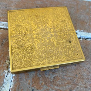 vintage compacte vijfde Rex goudkleurige poederaccessoires ijdelheid art deco
