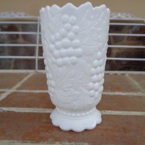 Vintage flower vase grapes Westmoreland 6&quot; decorative glassware milk glass