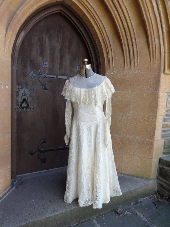 vintage original women's wedding dress 1940's lace