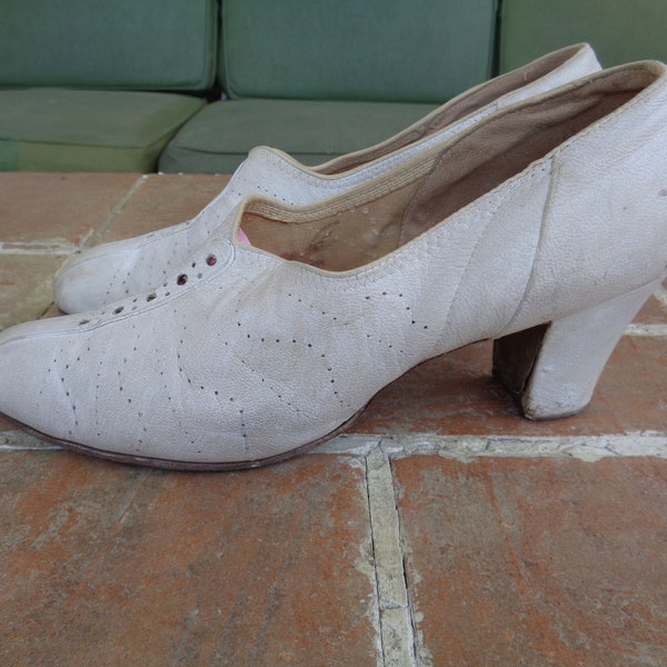 Antique women's wedding shoes 1910-20's white pumps clothing accessories bridal