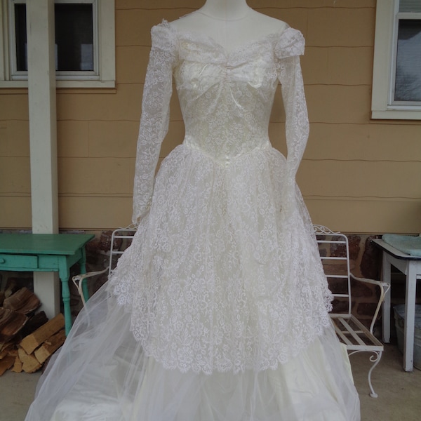 Vintage women's wedding dress bridal 1950's lace formal cathedral train gown tulle 1940's princess
