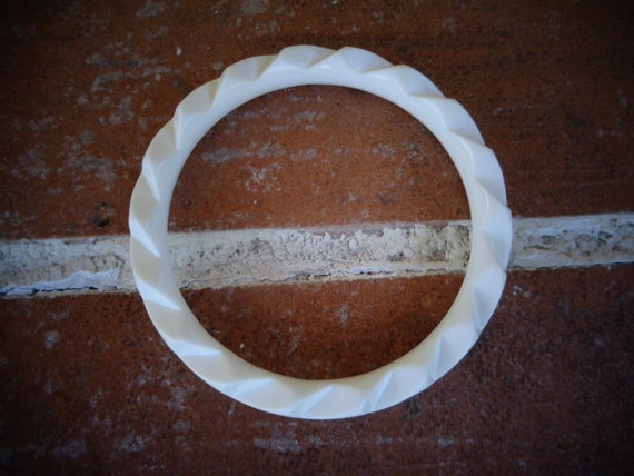 Vintage white carved celluloid bangle bracelet ac… - image 5