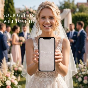 Puede incluir: Un tel&eacute;fono inteligente que muestra el texto YOU ARE invited en su pantalla, sostenido frente a una escena de boda con el texto YOUR GUESTS WILL LOVE IT! superpuesto en la esquina superior izquierda de la imagen.