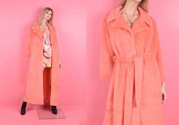 60s 70s Coral Plush Robe/ Medium/ 1960s/ 1970s - image 1