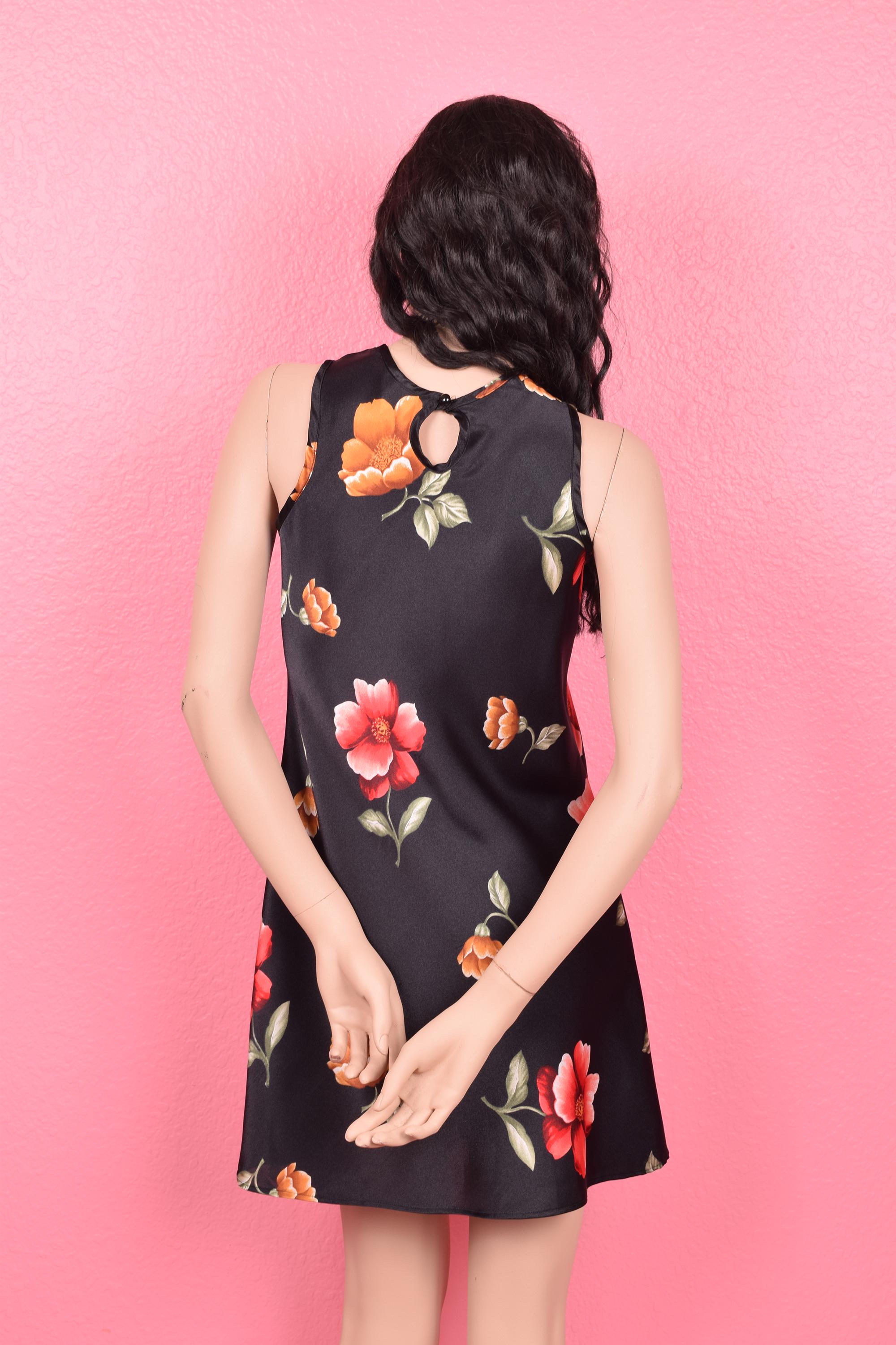 90s floral mini dress Vintage 90s floral dress. This vintage floral dress features button front detailing, 40's style sleeves and classic babydoll silhouette that is
