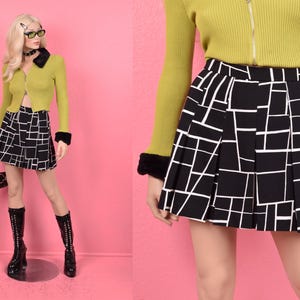 Vintage 90s Black and White Graphic Print Pleated Tennis Skirt