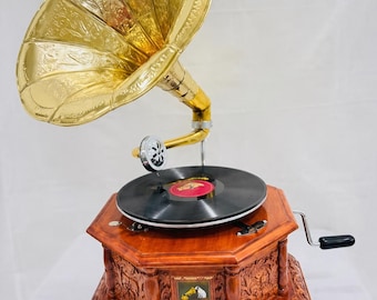 Encanto vintage personificado: Tocadiscos HMV bordado a mano