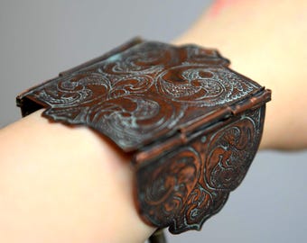 Bransoletka z grawerowaną metalową płytką w stylu vintage, regulowana, plemienna, na rękę