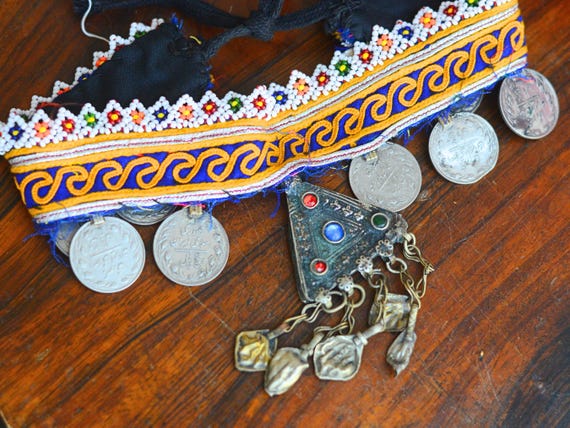 ヴィンテージ クチ コインチョーカー：ビーズ トライバル ネックレス