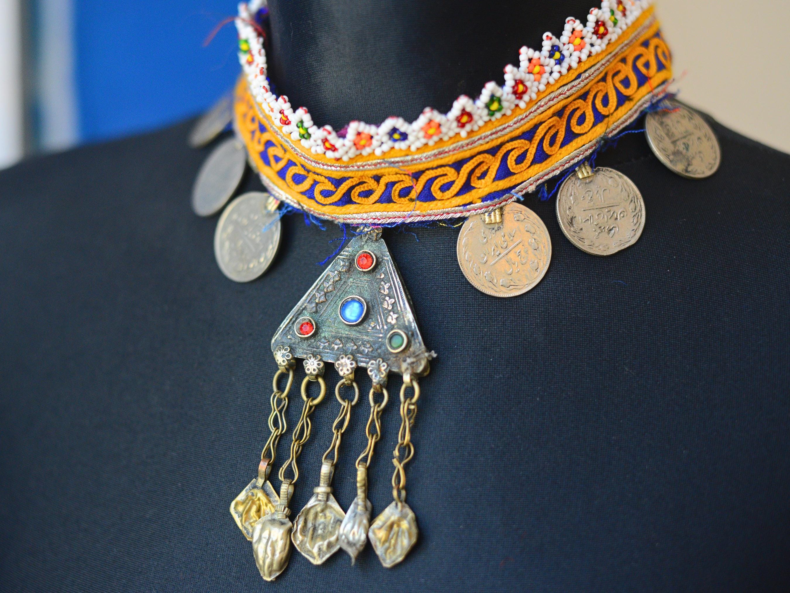 ヴィンテージ クチ コインチョーカー：ビーズ トライバル ネックレス