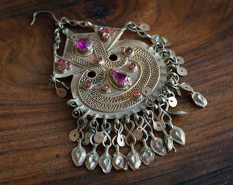 Wisiorek Kuchi w stylu vintage, wisior Kuchi, wisior do tańca brzucha w stylu plemiennym, biżuteria Kuchi w stylu boho, wisior Tribal, wisior Tribal Fusion w kolorze różowym