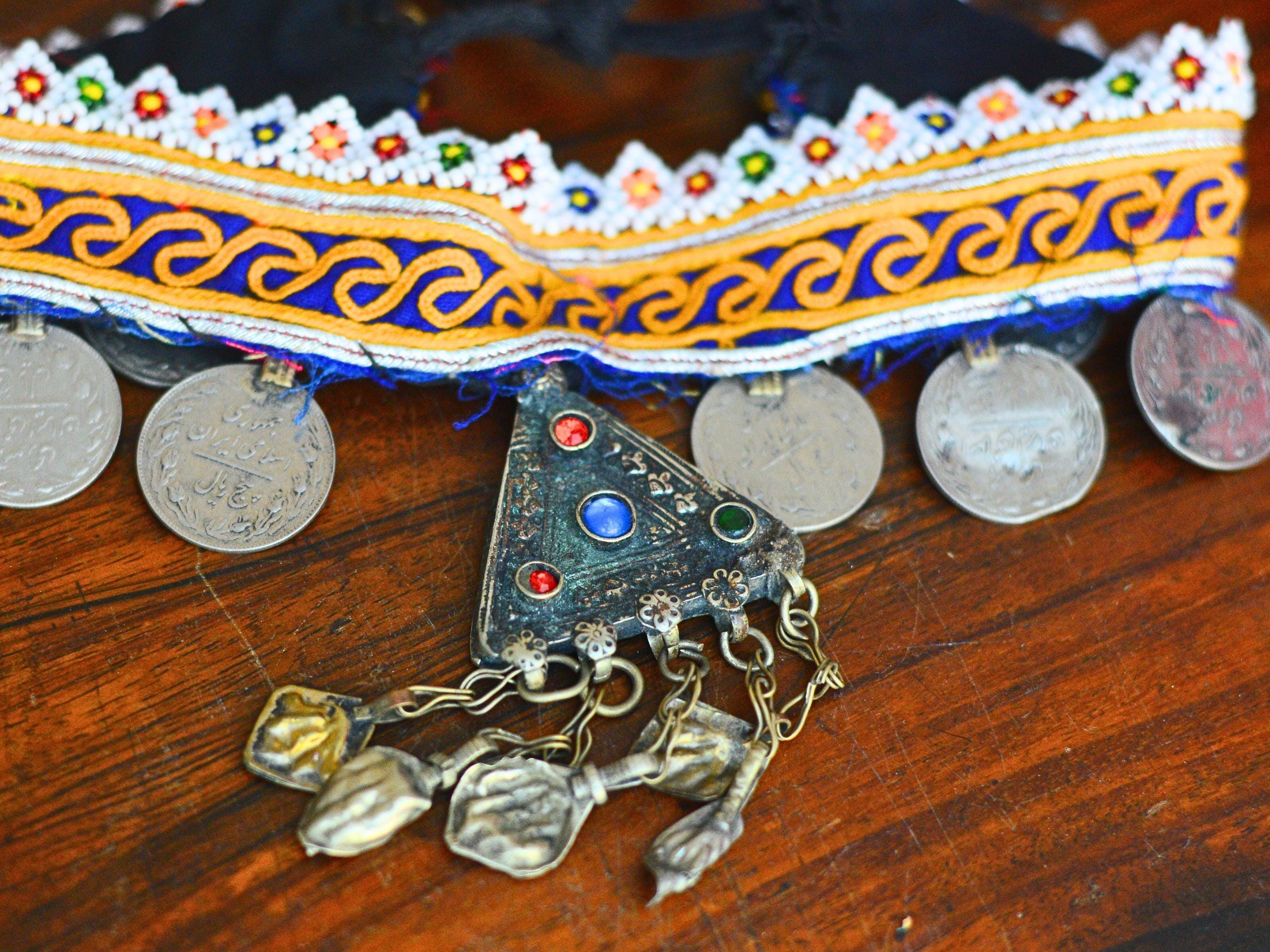 ヴィンテージ クチ コインチョーカー：ビーズ トライバル ネックレス