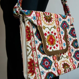 Borsa vintage in stile tappeto: borsa a tracolla etnica boho con montatura dorata