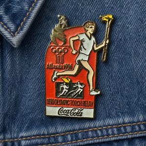 Vintage 1996 Olympische fakkeltocht Coca-Cola emaille pin Olympische Spelen Atlanta Collectible reversspeld