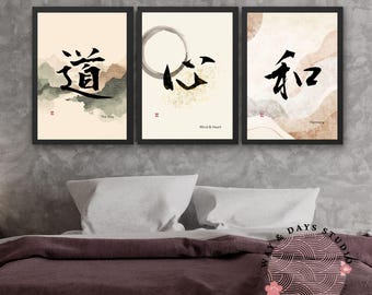 Puede incluir: Conjunto de tres láminas enmarcadas con caligrafía japonesa. Las láminas presentan caracteres negros y fondos de acuarela en beige, marrón y verde. El texto incluye "The Way", "Mind & Heart" y "Harmony".