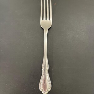 Tenedor de mesa de acero inoxidable St. Louis de Oneida Silverware, 16 cm (6 1/4").