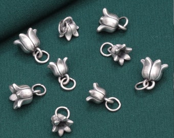 Ciondolo a forma di fiore in argento sterling 925, raffigurante un mughetto.