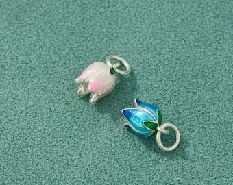 Charm de plata de ley esmaltada con forma de lirio del valle, colgante de flor de plata 925.