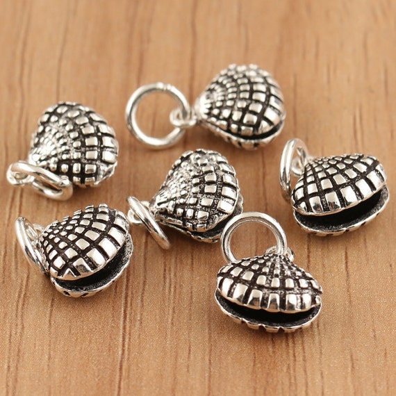 2 Shell charms antique silver tone FF196