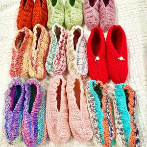 Handgestrickte gehäkelte Hausschuhe aus Wollmischung