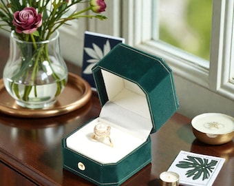 Vintage Green Velvet Ring Box | Elegant Jewelry Case for Rings | Engagement & Proposal Gift | Wedding Ring Display
