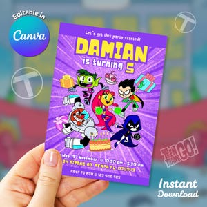 Op de afbeelding: Paarse verjaardagsuitnodiging met de tekst "DAMIAN wordt 5" en stripfiguren. De uitnodiging bevat evenementdetails en de woorden "Editable in Canva" en "Instant Download".