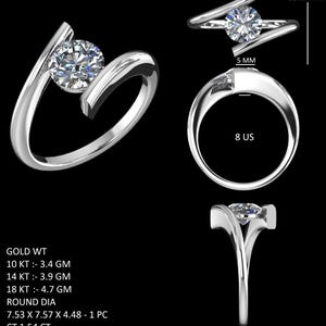 Peut inclure: Une bague en argent avec un diamant rond, présentée sous plusieurs angles. La bague a un anneau fluide qui entoure le diamant. La taille de la bague est de 8 US, et le diamant mesure 7,53 x 7,57 x 4,48 mm.