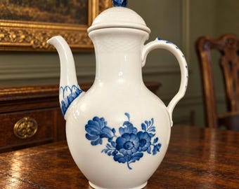 Vintage Royal Copenhagen Kaffeekanne mit blauem Blumenmuster, geflochten, 10/8189