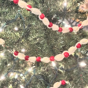 Popcorn and Cranberry Crocheted Garland, Rustic Farmhouse Christmas Decor