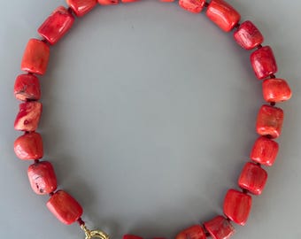 Gargantilla de coral rojo natural / Joyería bohemia llamativa, cierre de oro de 14k