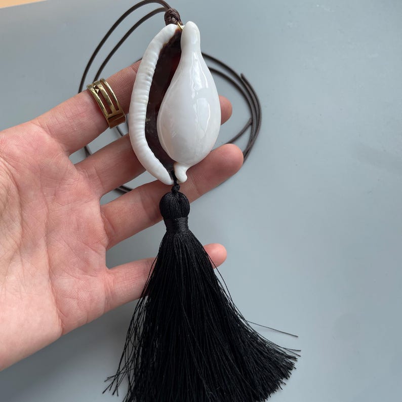 Cowrie Shell Beaded Keychain – Boho Bag Charm with Stone Accents Black