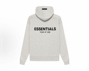 Sudadera con capucha Fear of God Essentials, color avena claro, silueta relajada.