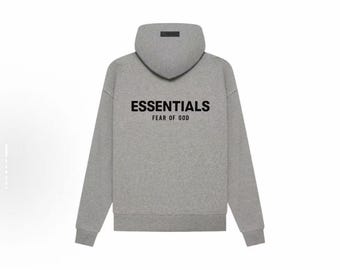 Sudadera con capucha Fear of God Essentials, color avena oscuro, silueta relajada.