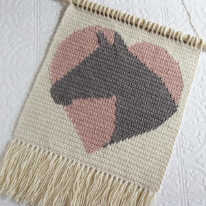 Häkelanleitung. DIY Pferd Silhouette und Herz Wandbehang.