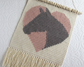 Crochet pattern. DIY horse silhouette and heart wall hanging.