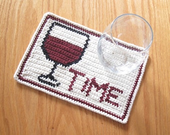 Wine time crochet pattern. Instant download mug rug pattern for wine lovers. DIY wine coaster.