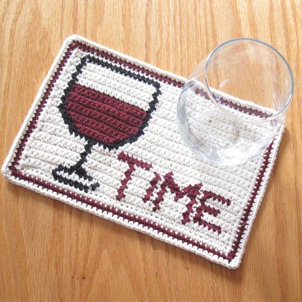 Wine time crochet pattern. Instant download mug rug pattern for wine lovers. DIY wine coaster.