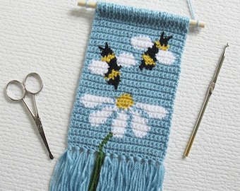 Crochet Pattern. Bees and daisy mini wall hanging. DIY instant download for honeybees and flower instructions.