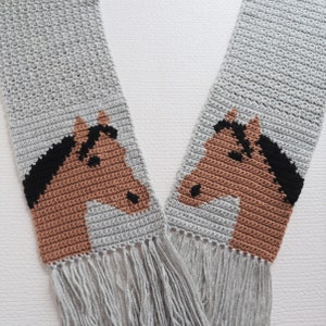 Horse scarf crochet pattern. Instant download instructions to make a dark bay horse scarf image 1