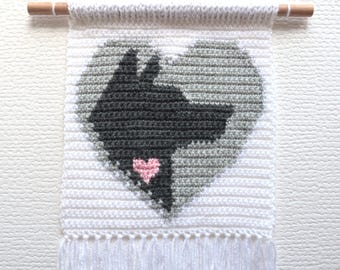 German Shepherd Crochet Wall Hanging Pattern: Dog Silhouette & Hearts (PDF)