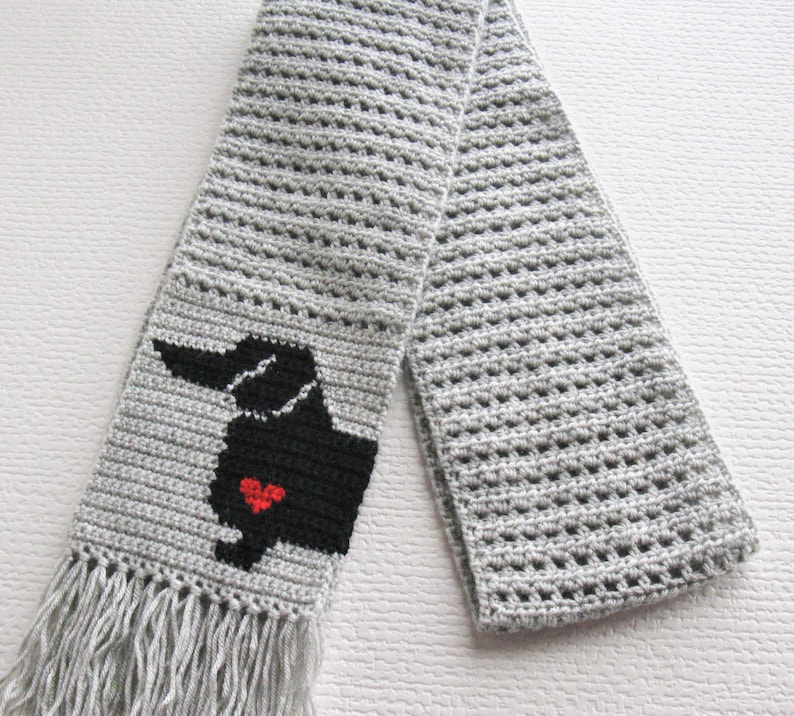 Dachshund scarf crochet pattern. Instant download for weenie dog accessory. DIY pet lovers gift image 5