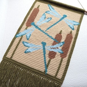 Mönster för virkad gobeläng med trollslända: Intarsia väggbonad (PDF-nedladdning)
