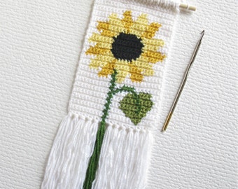 Crochet Sunflower Pattern. Yellow flower mini wall hanging. DIY instant download.