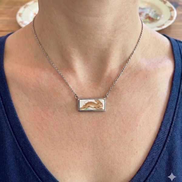 Collier Bunnykins, pendentif en porcelaine brisée, bijoux vintage lapin Peter Rabbit, cadeau enfant pour elle, souvenir nostalgique en acier inoxydable